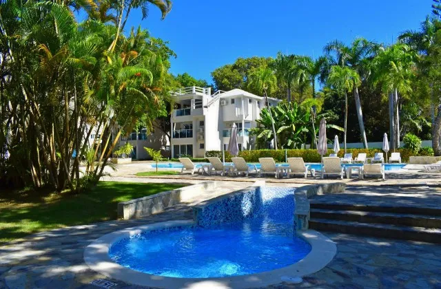 Tropical Casa Laguna pool jacuzzi